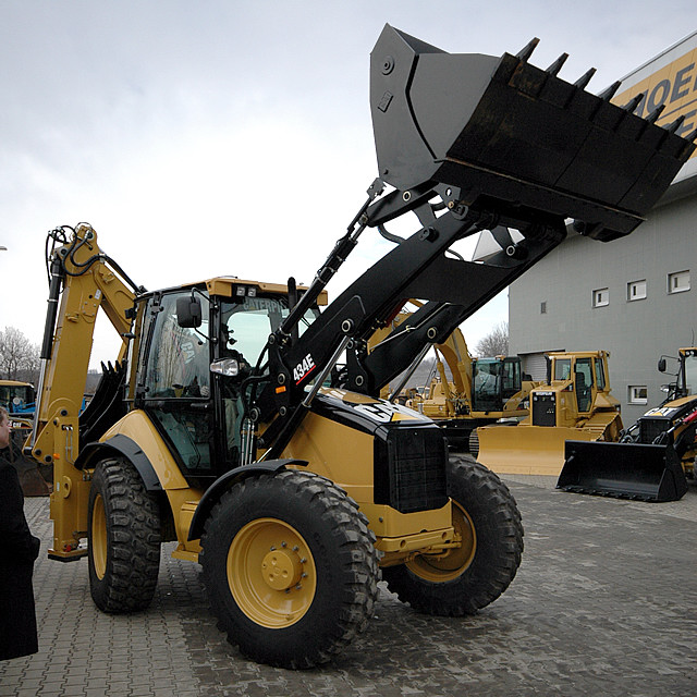 traktorbagr CAT 434E